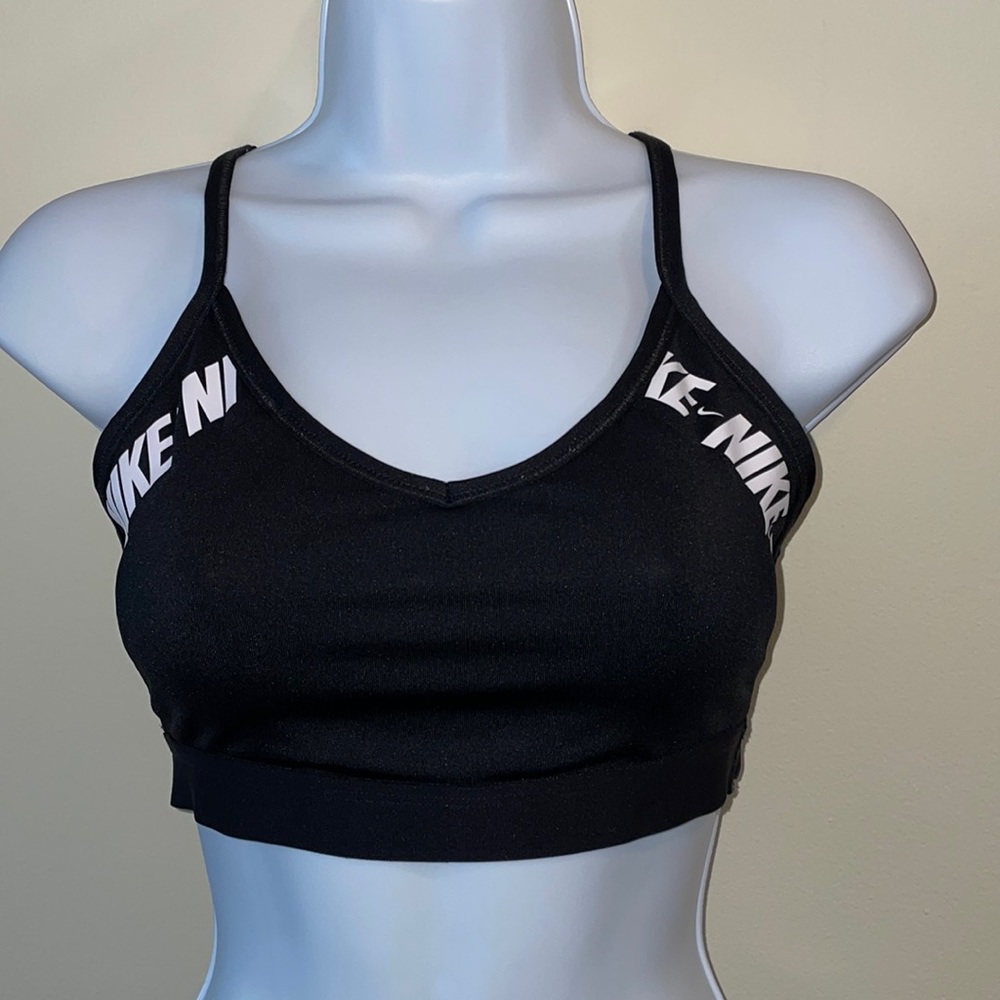 Nike sports bra size M